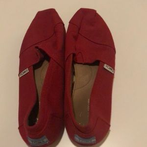 Toms red classics